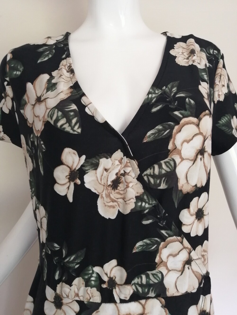 Black Floral V-Neck Short Sleeve Mini Dress - Picture 3 of 7